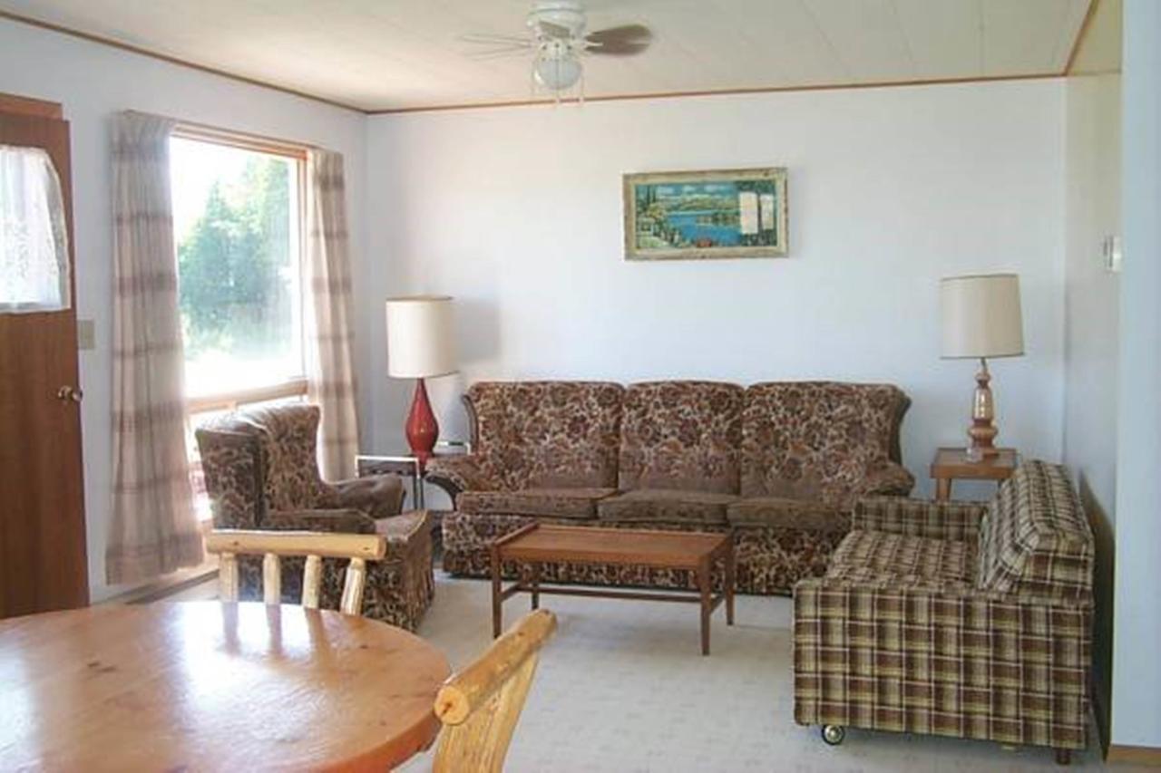 Wee Point Resort Manitowaning Room photo